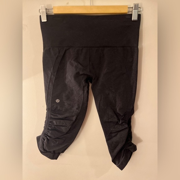 Lululemon In The Flow Cropped Leggings 4 - Picture 4 of 5